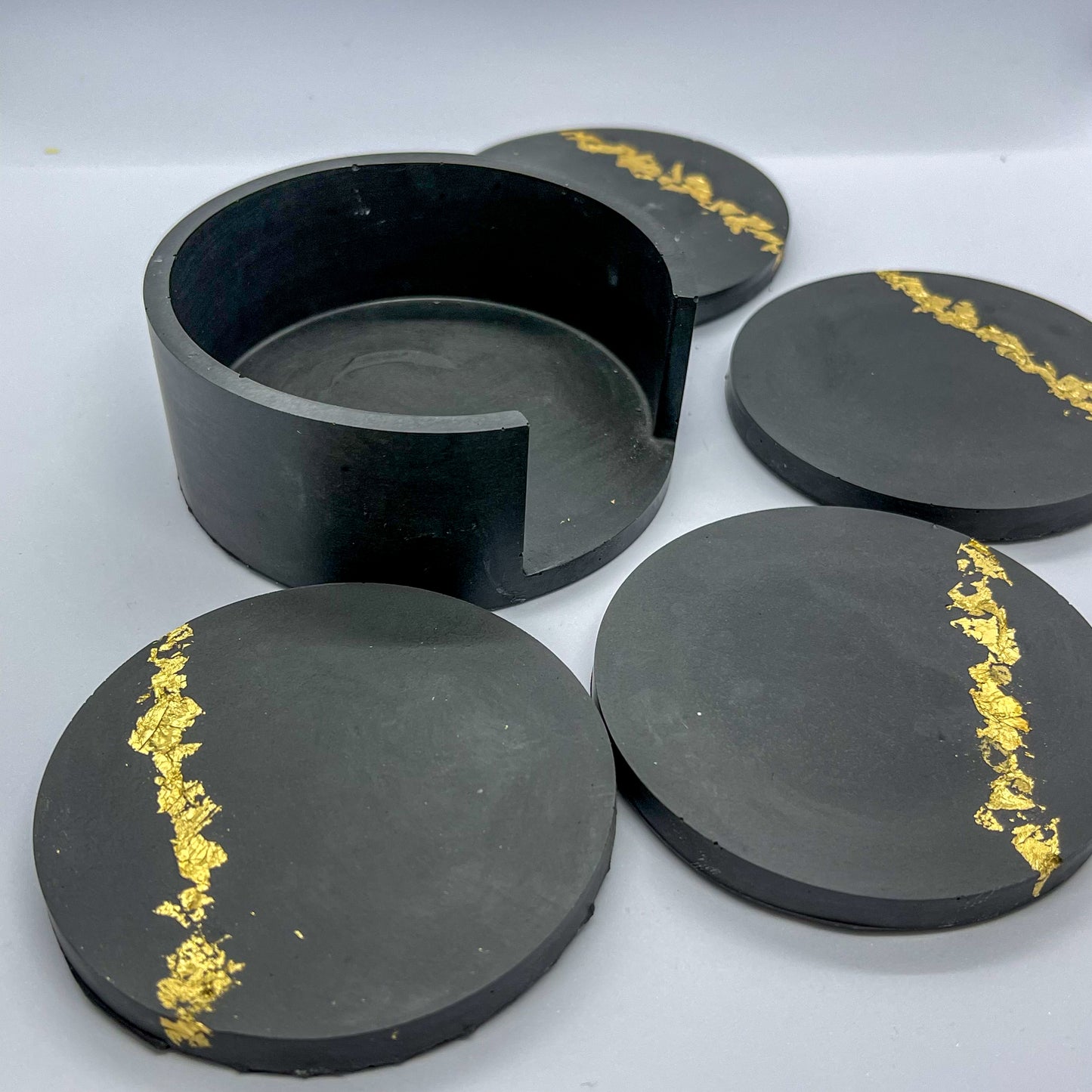 set van 4 onderzetters en houder - zwart/goud vlokken