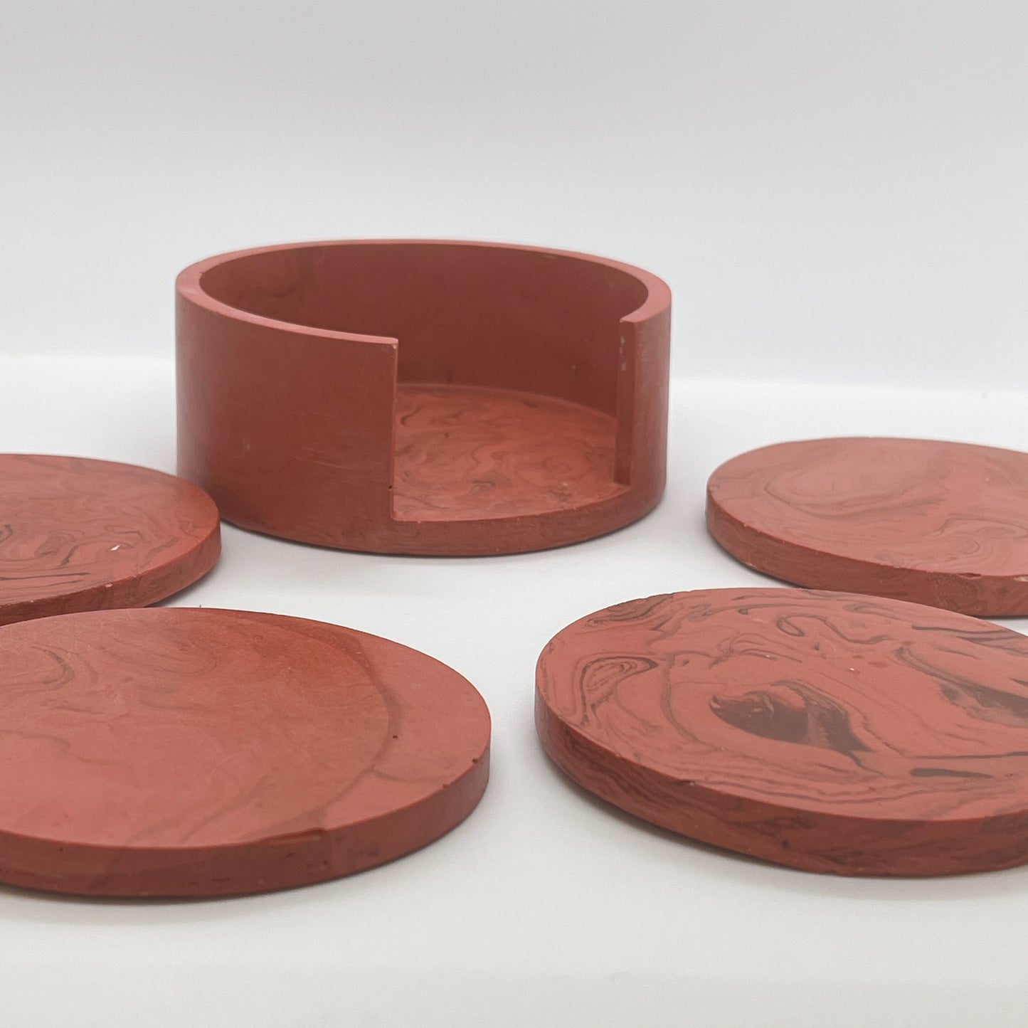 set van 4 onderzetters en houder - baksteen rood/donker rood marble