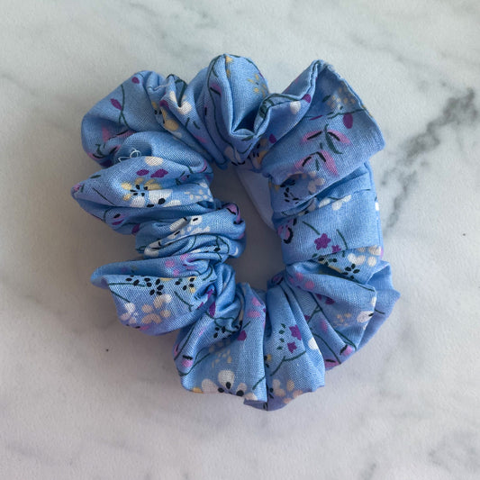 scrunchie - blauw met bloemetjes